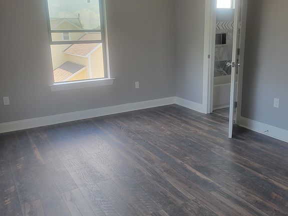 5th image of 608 Harrison Ave #2A