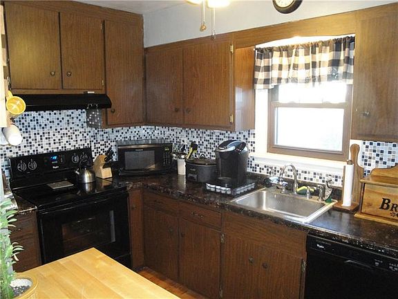 3rd image of 1120 Dennis Ave