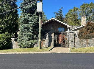 2 Stratton Rd, New Rochelle, NY 10804