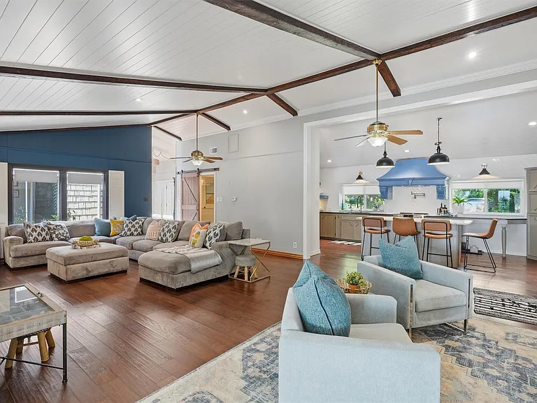 3218 Sunrise Ct — Photo 4
