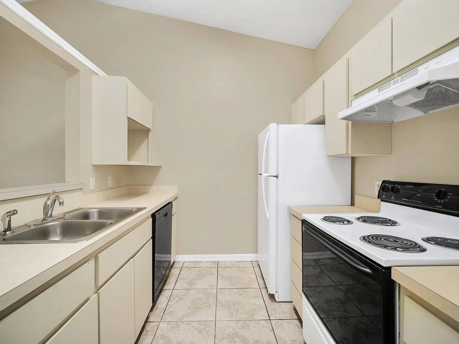 3 bed, 1000 sqft, $1,499 — Photo 3