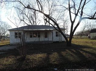 845 S Pine St, Nowata, OK 74048