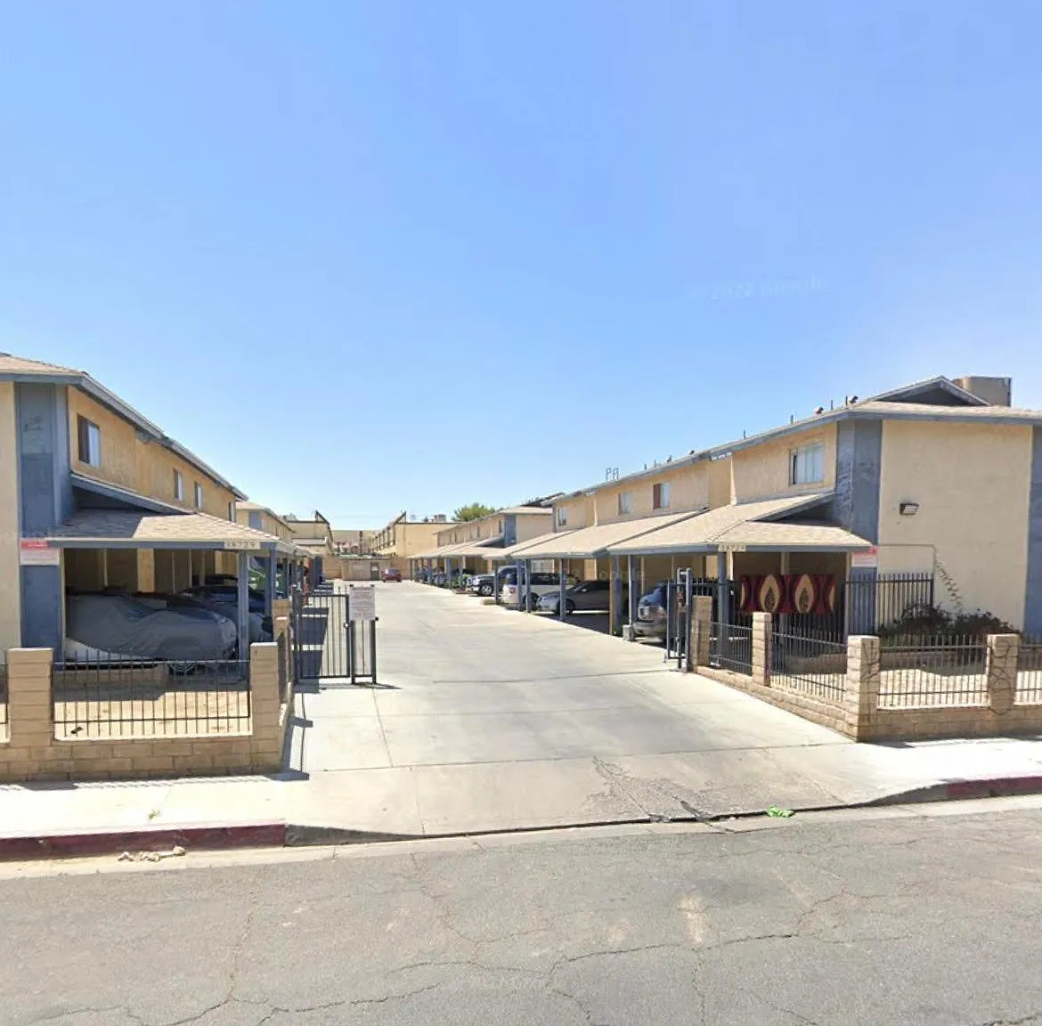 2 bed, 2.5 bath, 836 sqft, $1,695 — Photo 1