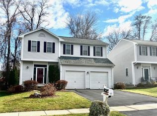 91 Pepper Bush Ln, Newington, CT 06111