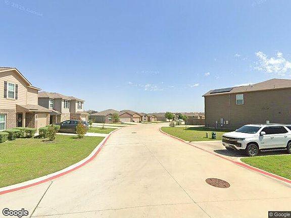 Exterior Neighborhood (street photo)