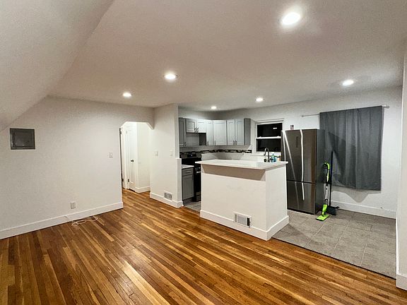 3rd image of 12045 200th St