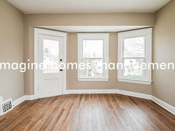 3rd image of 1504 Victoria Ave