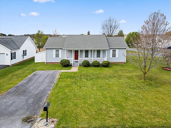 4th image of 101 S Foxhall Ln