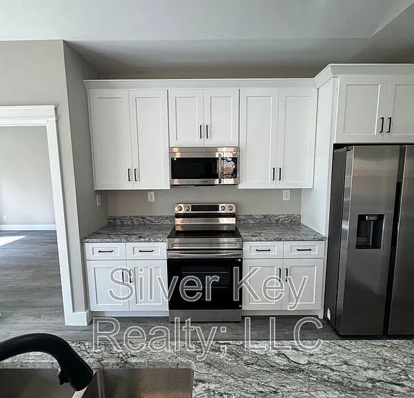 920 Stratford Ave — Photo 14