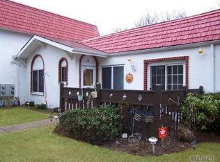 557 Blue Ridge Dr, Medford, NY 11763