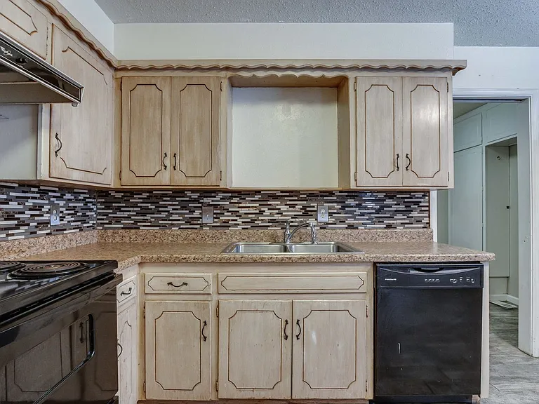 11007 Greystone Ave — Photo 18