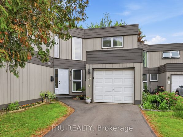 24 Compata Way #37, Ottawa, ON K1B 4W9