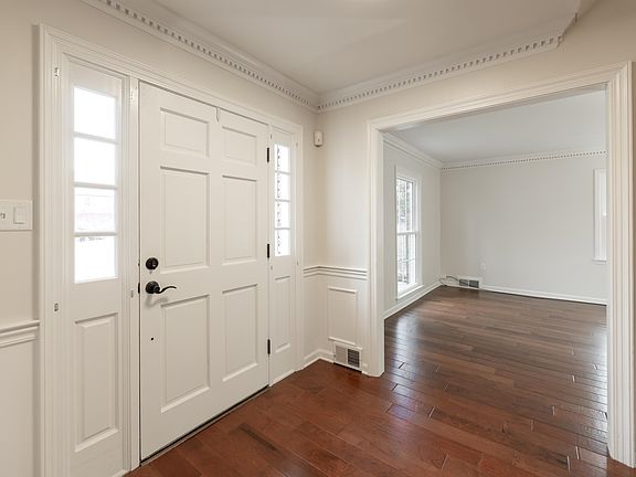 3rd image of 8441 Dogwood Rd