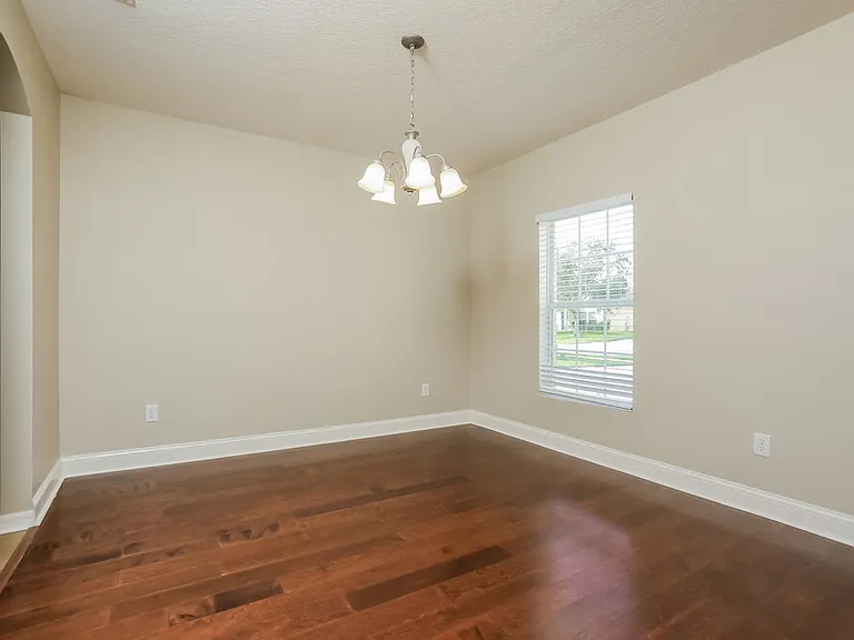491 Shirley Dr — Photo 4