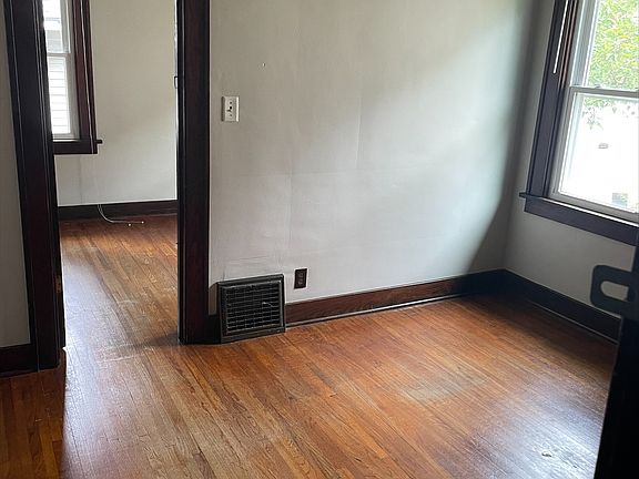 5th image of 307 22nd St N