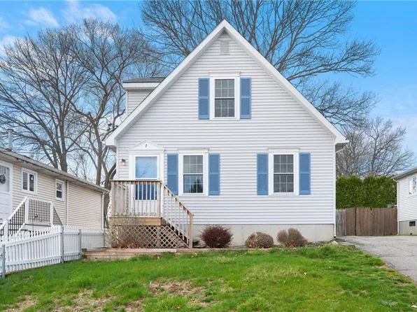 7 May Ave, Cumberland, RI 02864