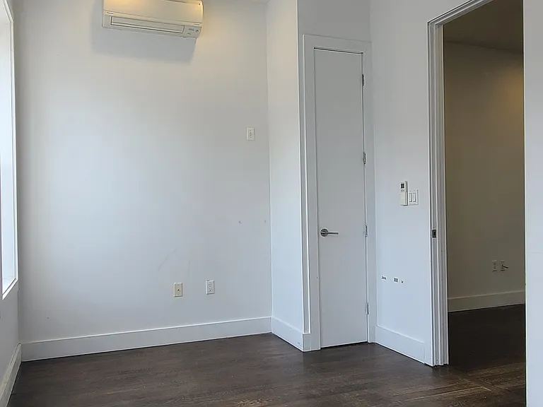 548 Howard Ave #2L — Photo 6