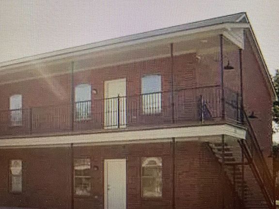3rd image of 118 W Lagrange St Unit 2