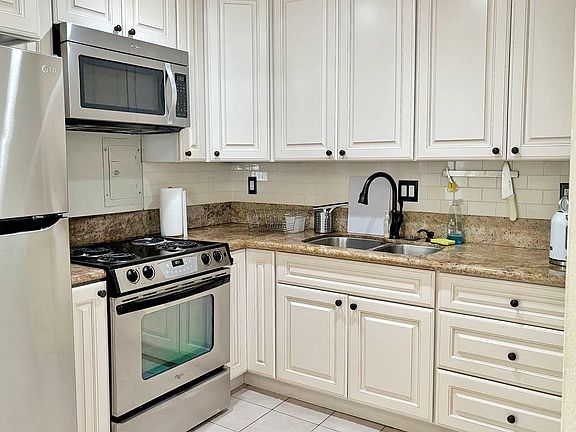 5th image of 23515 Lyons Ave Unit S5