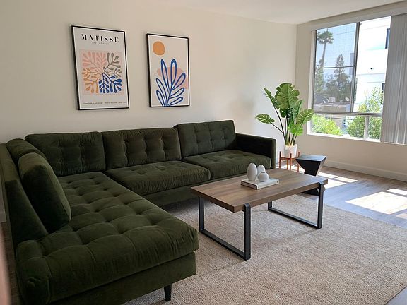 4th image of 412 N Oakhurst Dr #303