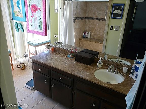 5th image of 576 Greenbriar Townhouse Way