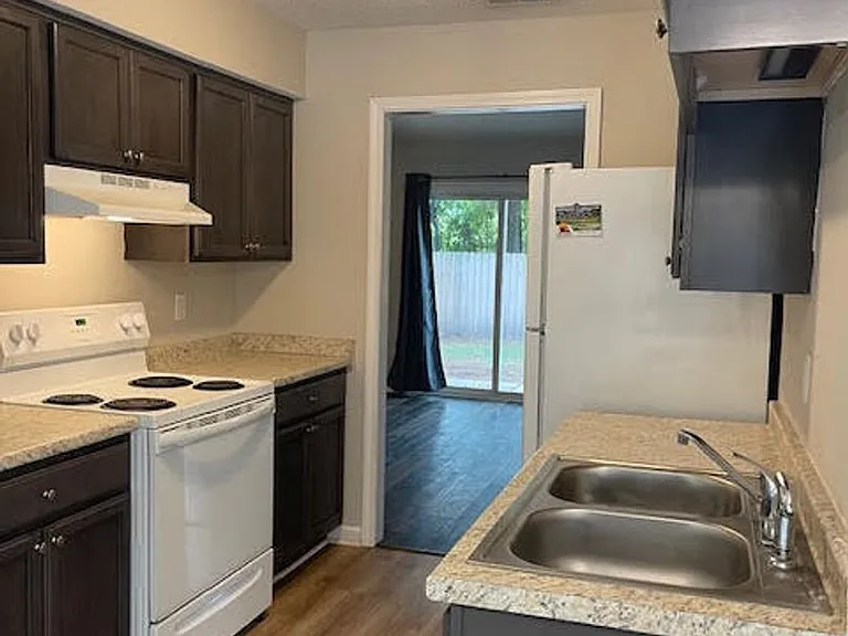1951 Rolling Ridge Dr — Photo 5