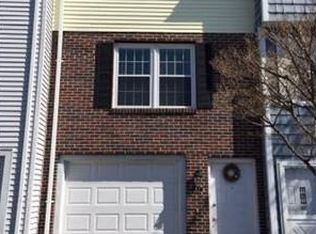 88 Roper St #D, Lowell, MA 01852