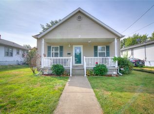 916 E Elm St, Taylorville, IL 62568