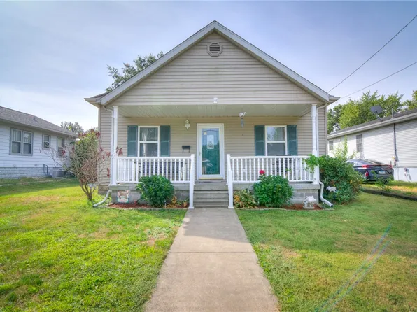 916 E Elm St, Taylorville, IL 62568