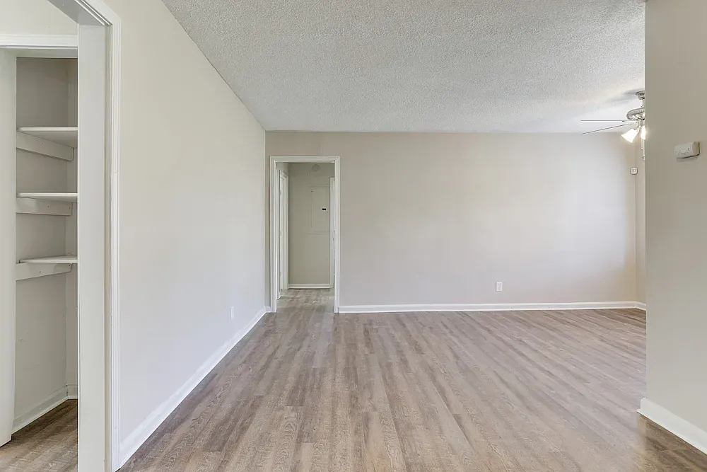 4 bed, 2283 sqft, $1,715 — Photo 2