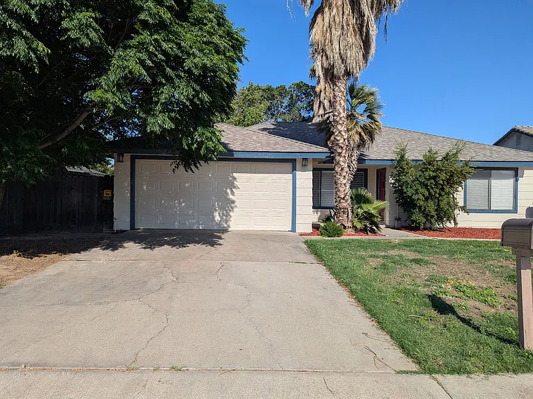 1610 Fir St — Photo 1