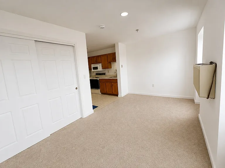 2 E Washington Ave #4B — Photo 3