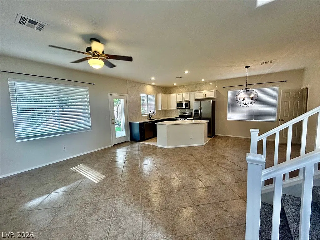3 bed, 2.5 bath, 1568 sqft, $2,000 — Photo 2