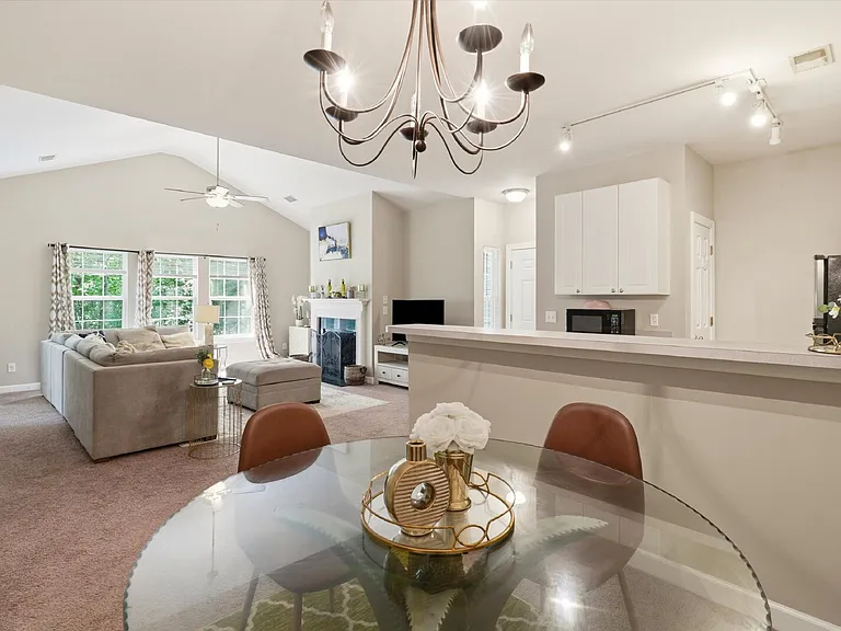 407 S Elgin Ct — Photo 13