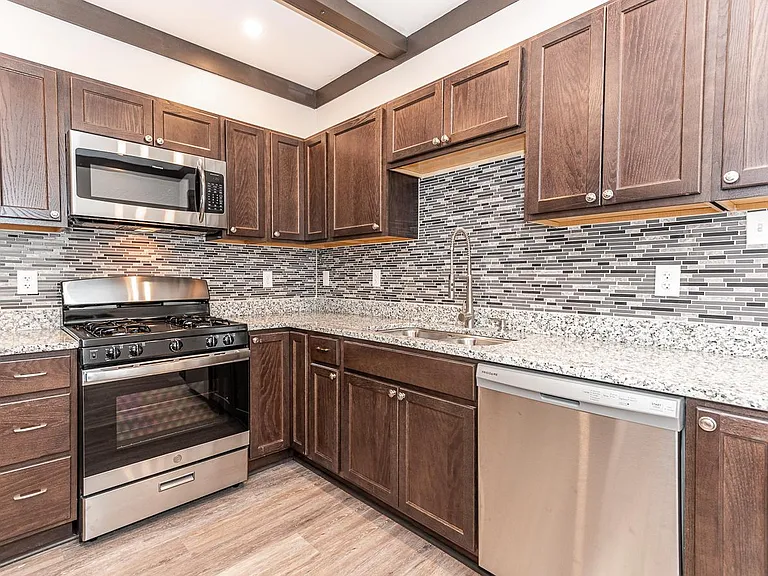 1425 Rutherford Ave — Photo 1