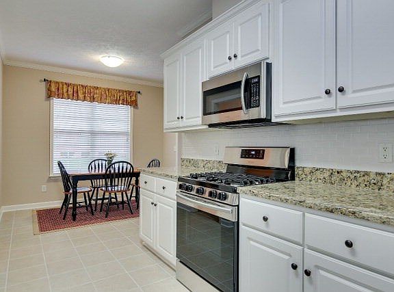 5th image of 198 Bainbridge Dr