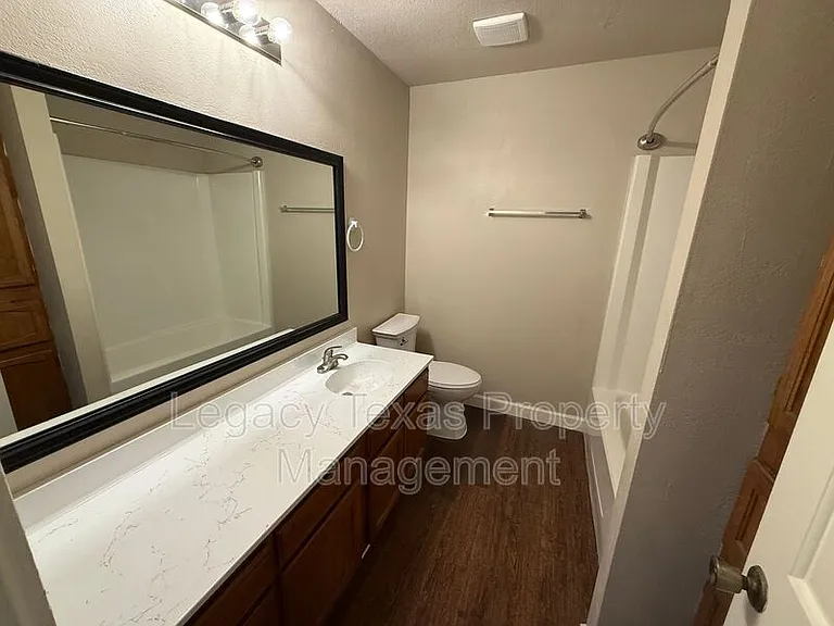1607 N Nolan River Rd #C — Photo 7