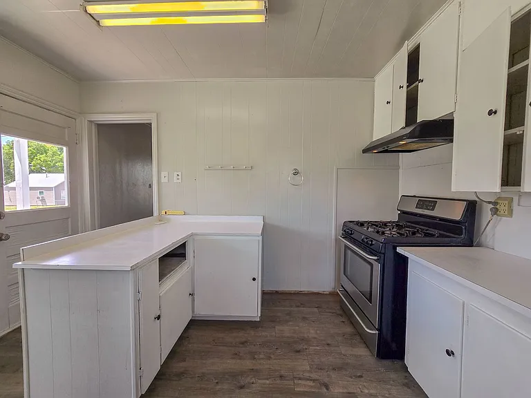 635 W Franklin St — Photo 12