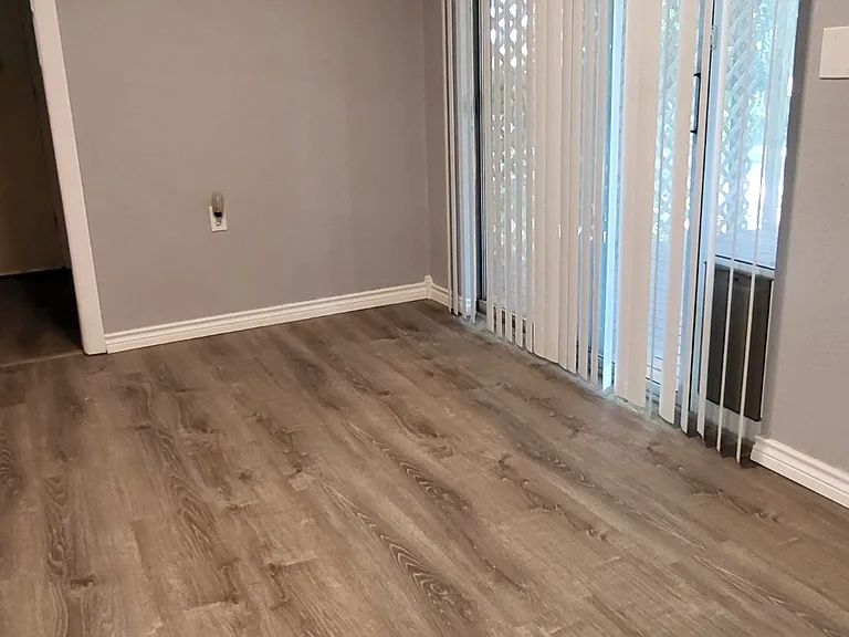 1214 Dillon St — Photo 3
