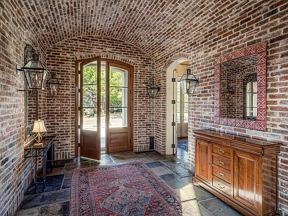 4th image of 202 Cloister Green Ln