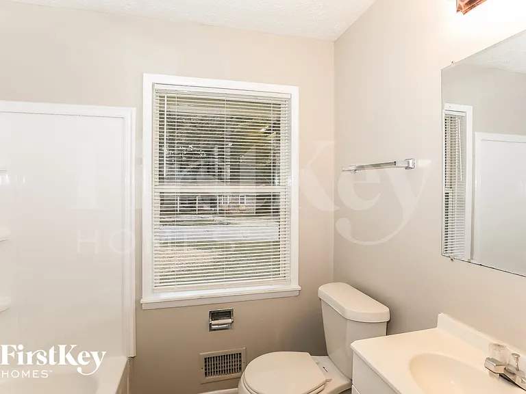 1334 Labelle St — Photo 10
