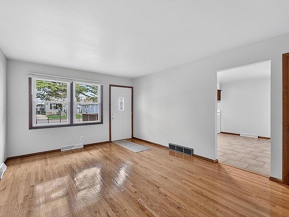 5th image of 3611 Sheridan ROAD
