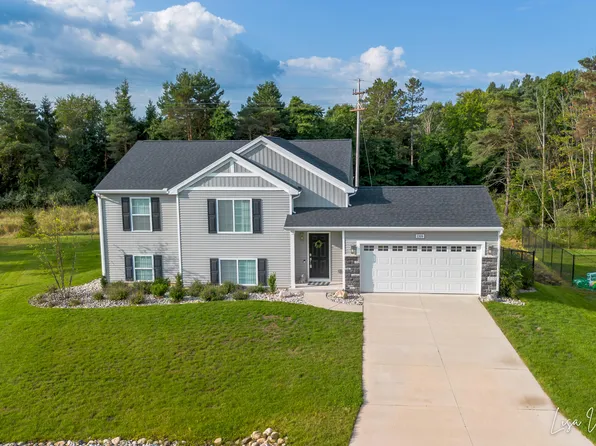 1309 Water Pointe Ct, Whitehall, MI 49461