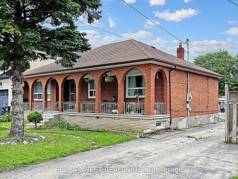 139 Ranee Ave #MAIN FLOOR — Photo 2