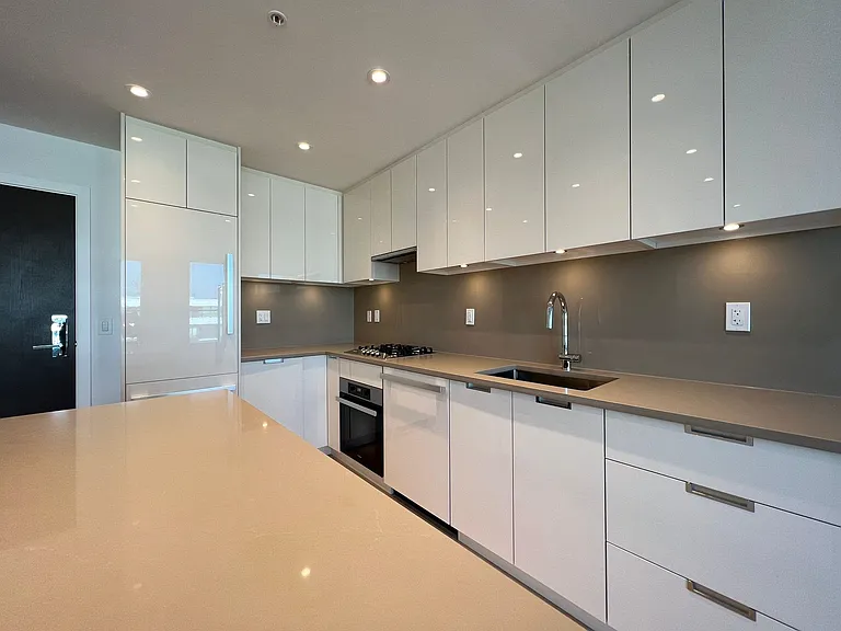 6328 Cambie St #703 — Photo 4