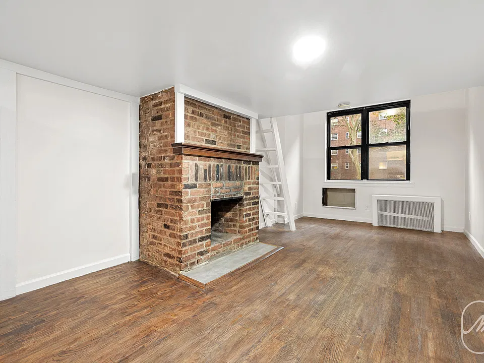 307 W 29th St #1B