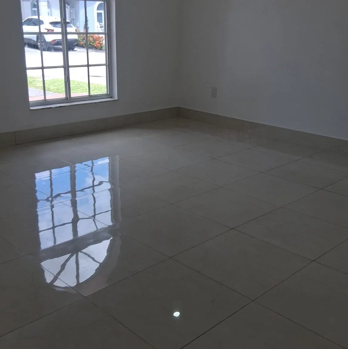 3 bed, 1170 sqft, $3,300 — Photo 3