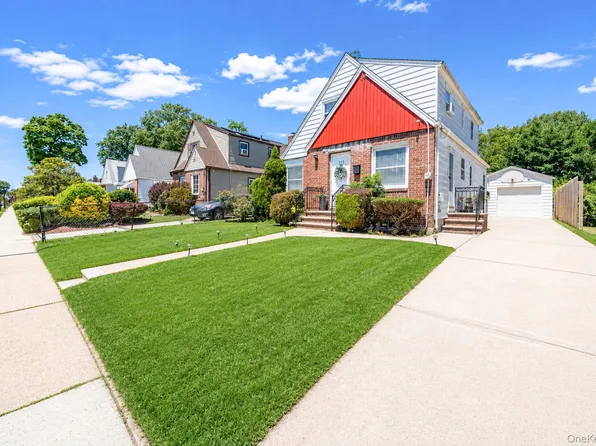 115 Wellington Street, Hempstead, NY 11550