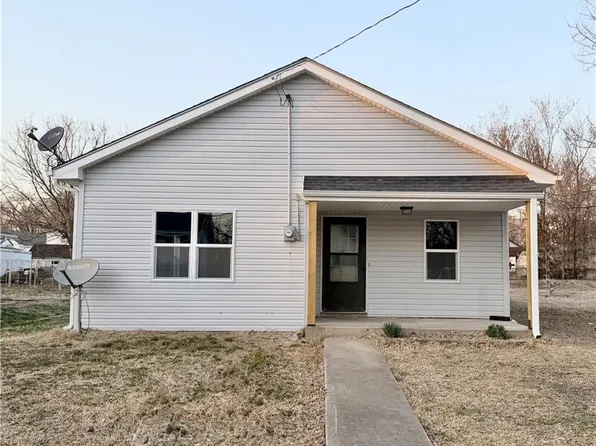 308 W Pine St, Butler, MO 64730