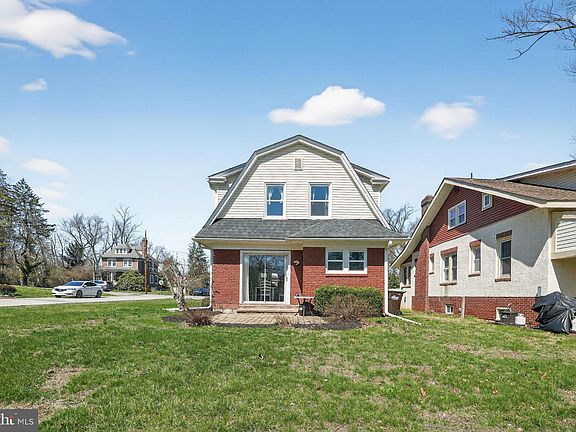 5th image of 424 Arch St